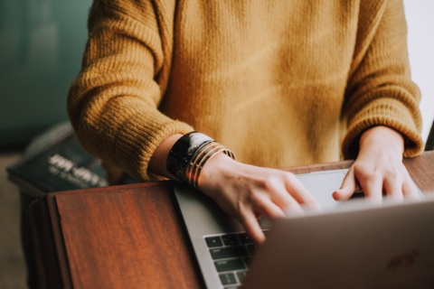 Internetbasiertes Training © Christin Hume on Unsplash